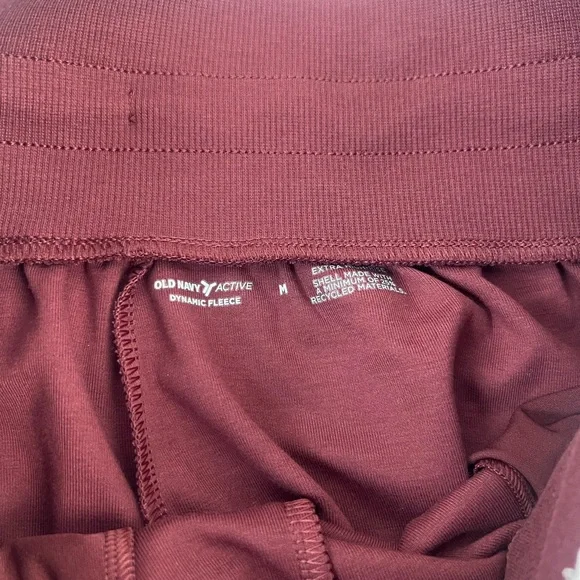 Old Navy Dynamic Fleece High Rise 3.5” Shorts, Medium - Picture 5 of 6